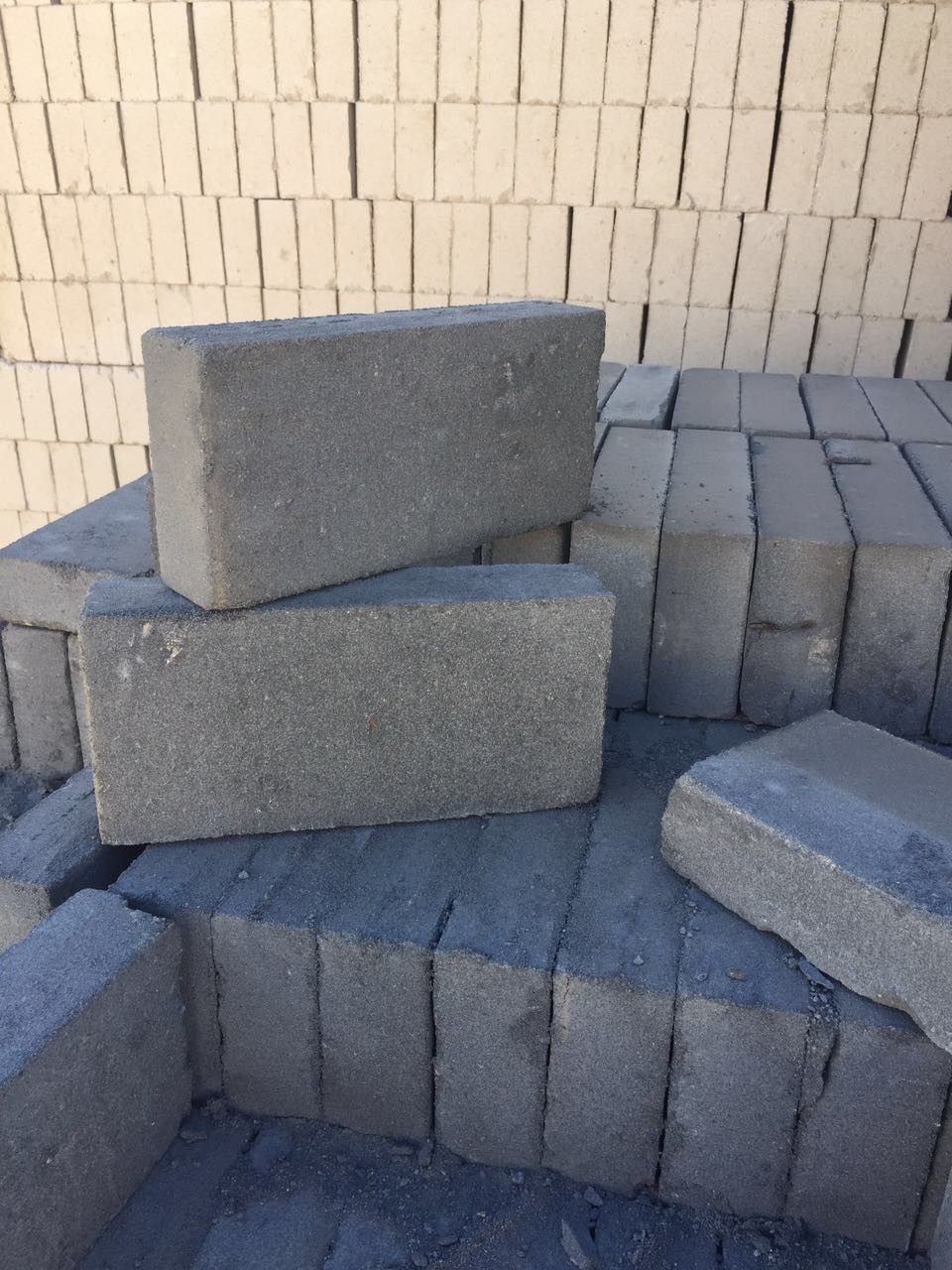品种 : 蒸压灰砂标准砖   强度等级(mu) : 2.