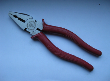 <em style='color:red'>欧式</em><em style='color:red'>经典</em>钢丝钳图片
