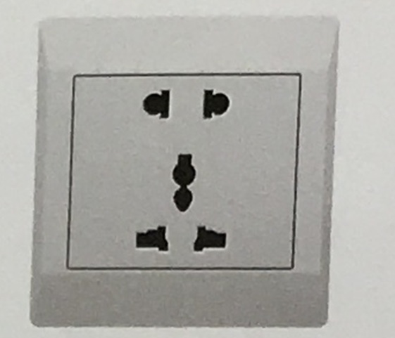 <em style='color:red'>10A250V</em>二、三极<em style='color:red'>多功能插座</em>图片