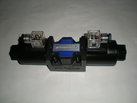 拼裝機油缸液<em style='color:red'>壓鎖</em>圖片