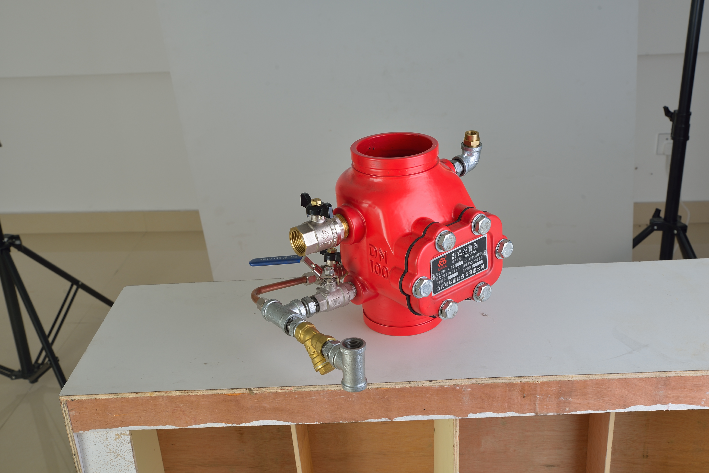 溝<em style='color:red'>槽式</em><em style='color:red'>濕式報警閥</em>圖片