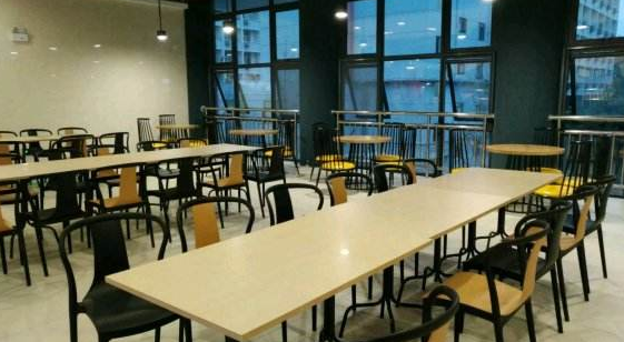 学校餐厅<em style='color:red'>桌椅</em>图片