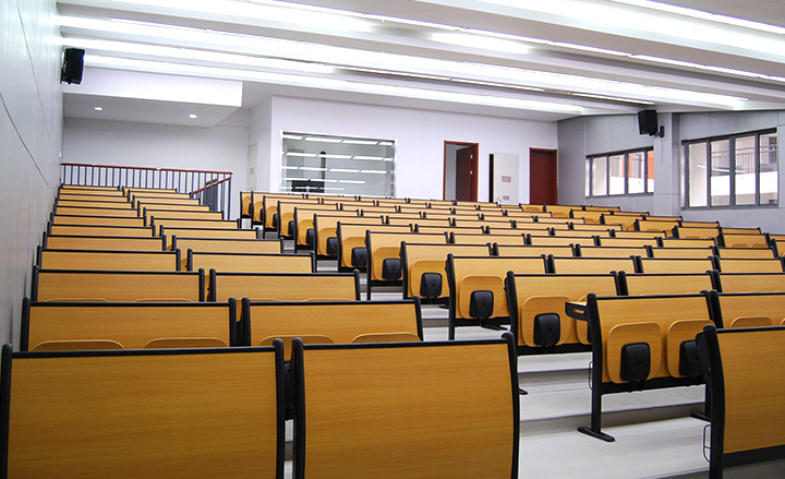 学生<em style='color:red'>阶梯</em>教室课桌椅图片