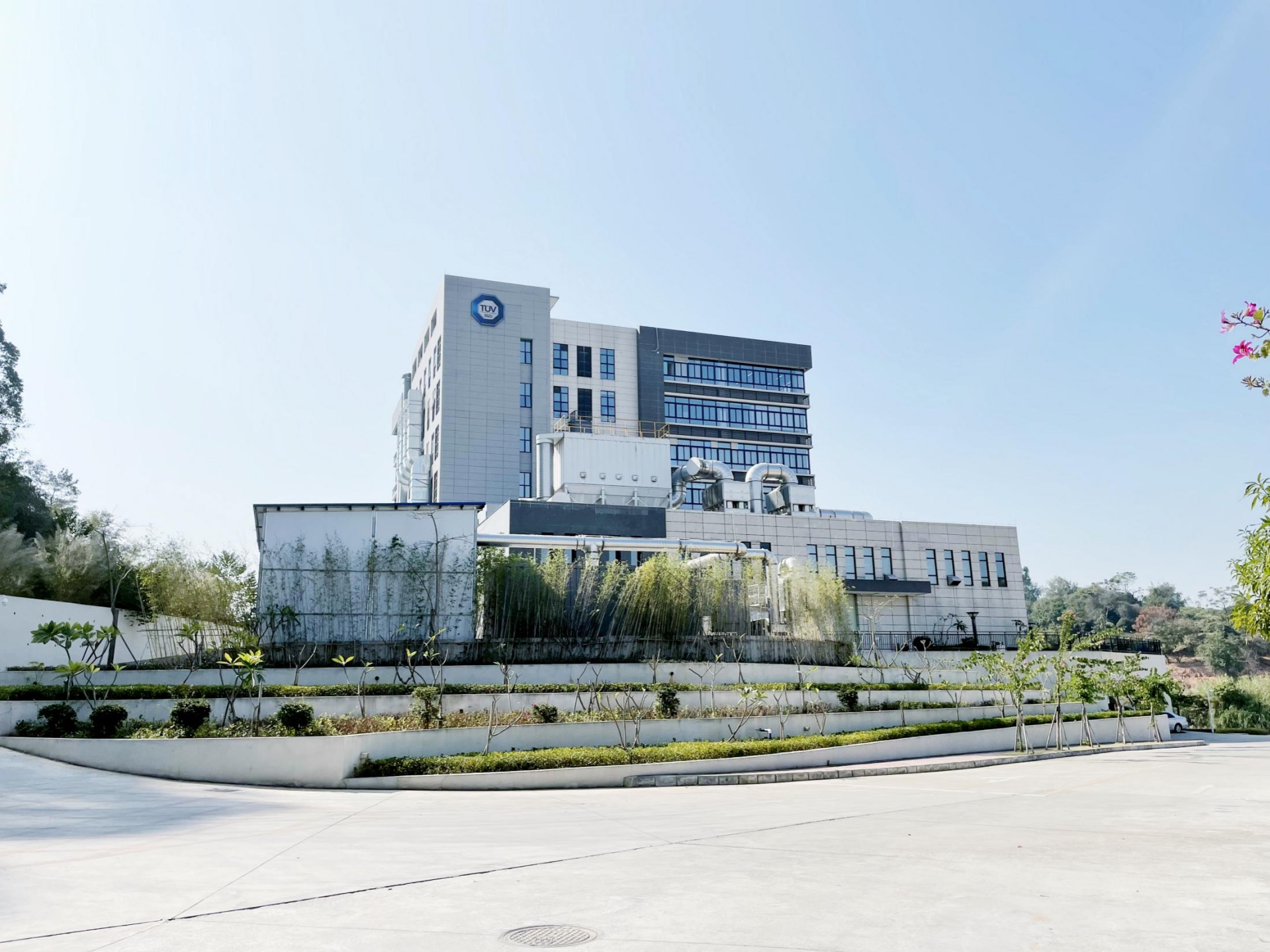 南德认证检测（中国）有限公司广州分公司番禺检测中心SMN实验室母线槽安装工程
