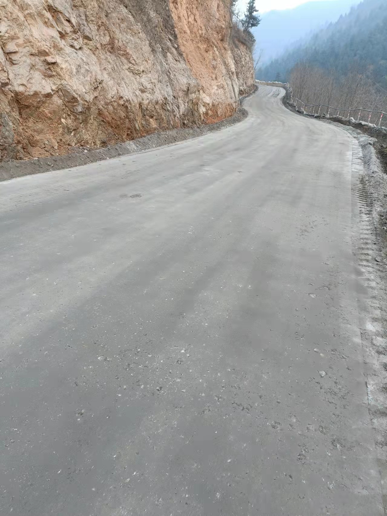 洛南矿山路