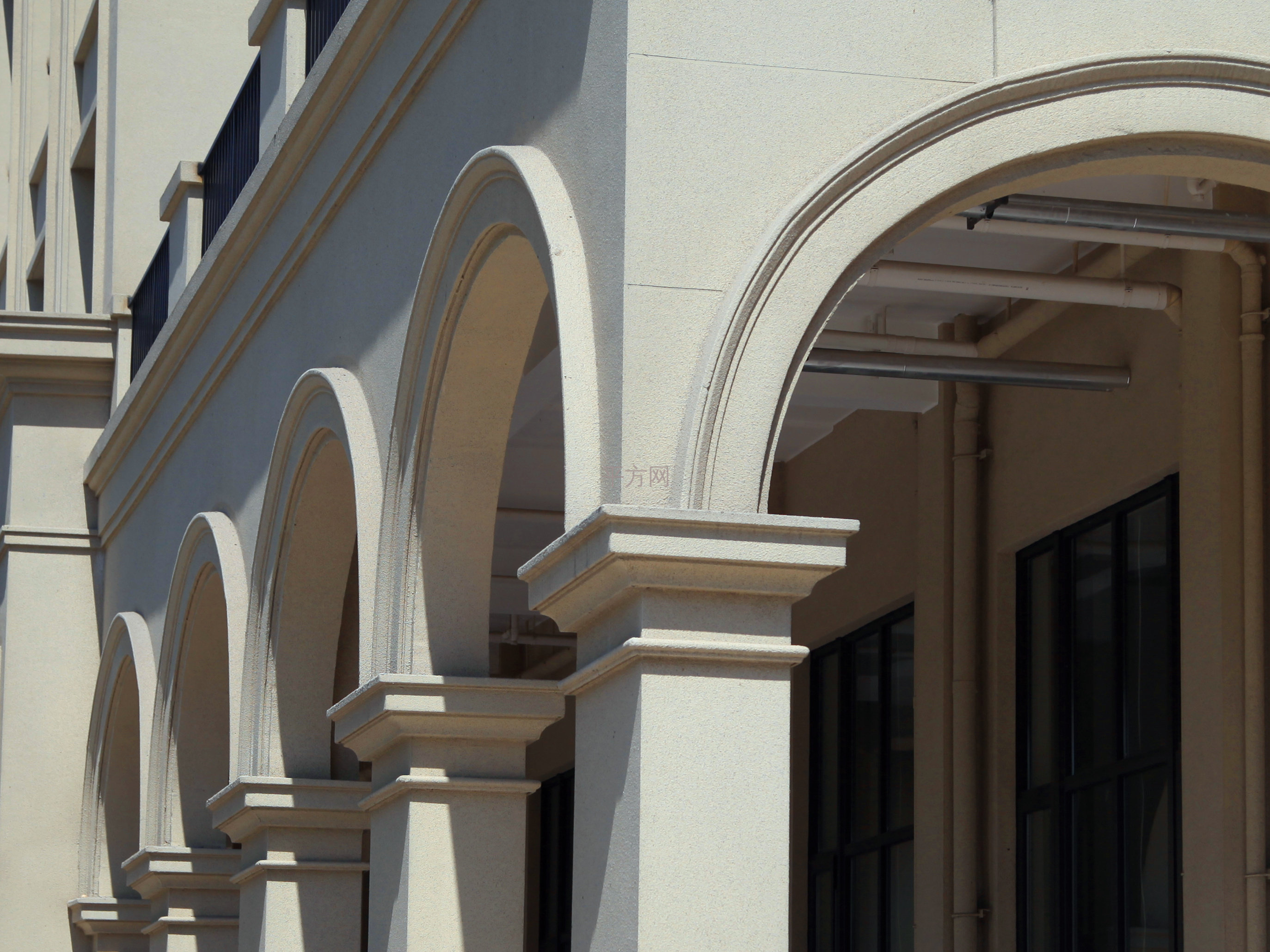        有装饰构件处檐口线条