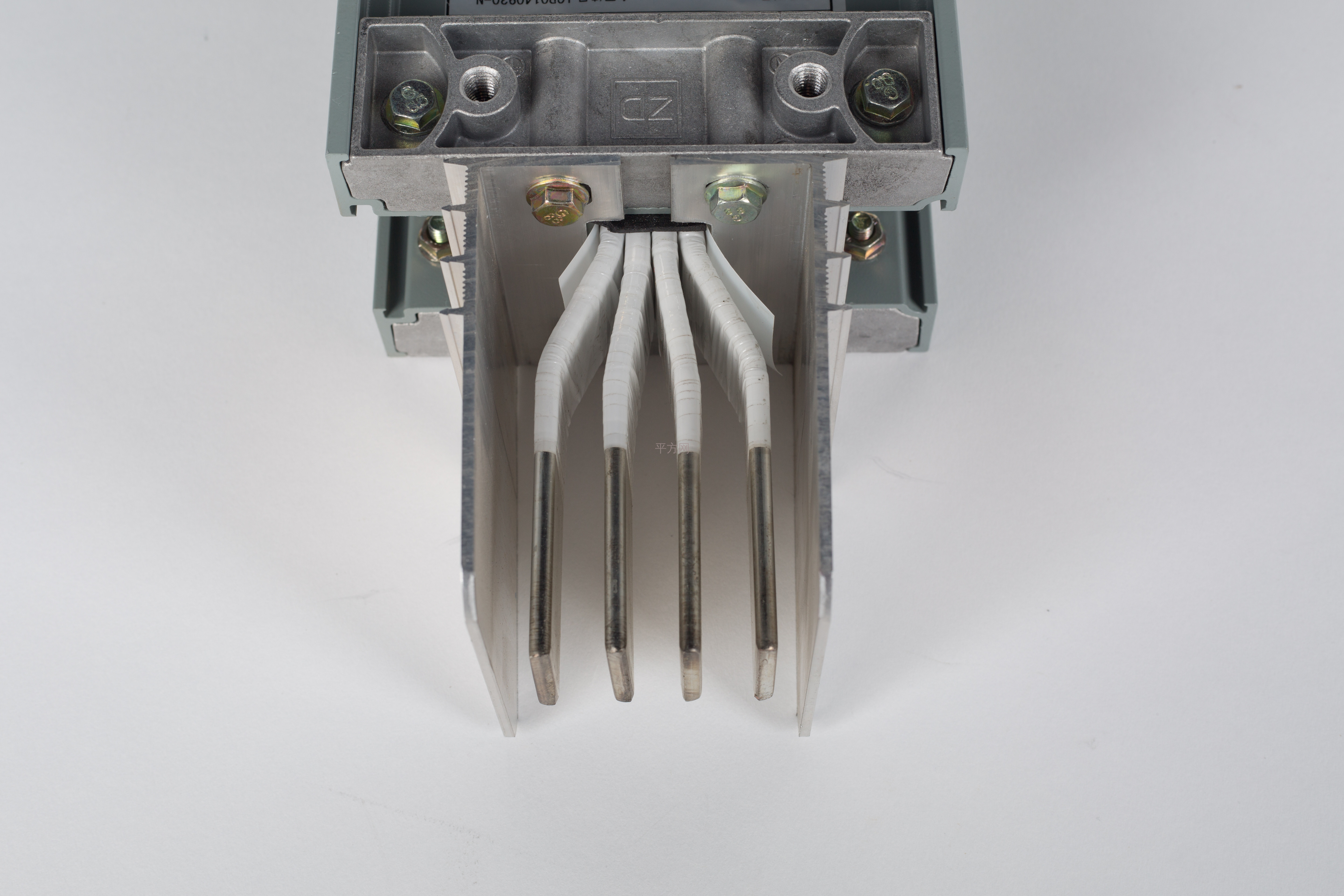 密集型母线槽直线段品种:密集绝缘插接母线槽;额定电流(a):800;产品极